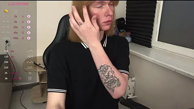 carthylovvve online show from March 19, 2026, 3:49 pm