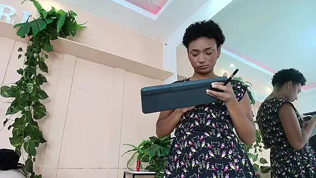 saray mardez online show from February 3, 2025, 12:47 pm