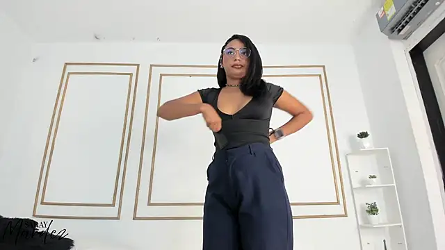 saray mardez online show from November 12, 2025, 12:16 pm