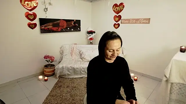 lollita 23  online show from April 8, 2026, 7:47 pm