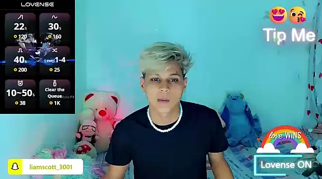 Liamscott  online show from December 3, 2024, 3:52 am