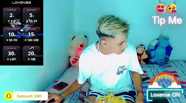 Liamscott  online show from December 7, 2024, 3:47 am