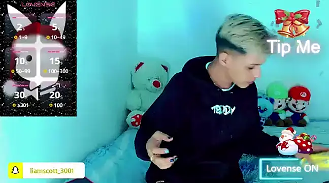 Liamscott  online show from December 13, 2024, 2:54 am