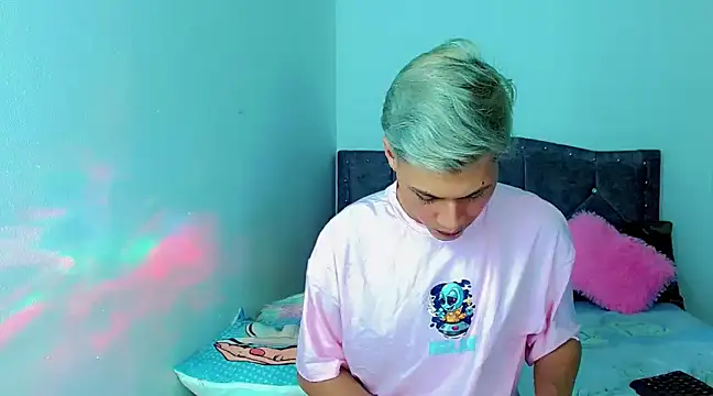 Liamscott  online show from February 5, 2025, 4:06 am