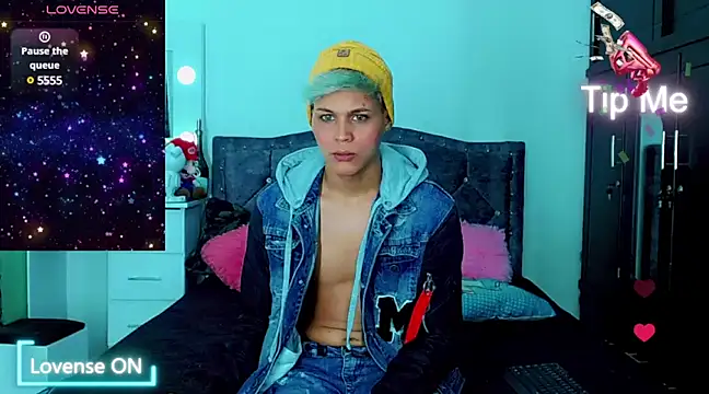 Liamscott  online show from February 10, 2025, 4:30 am