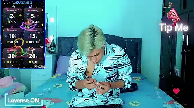 Liamscott  online show from February 19, 2025, 4:12 am