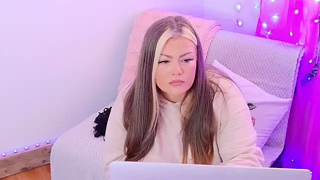 KikiBBW online show from October 14, 2025, 2:18 pm