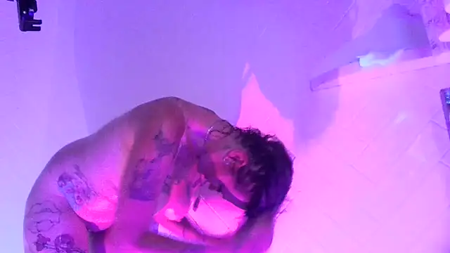 renegade vyxxen online show from December 15, 2024, 6:18 am