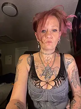 renegade vyxxen online show from February 19, 2025, 8:33 am