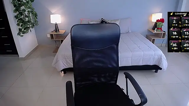 JasmineCampbell  online show from March 14, 2025, 8:28 pm