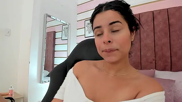 emma castilloo online show from January 19, 2025, 7:26 pm