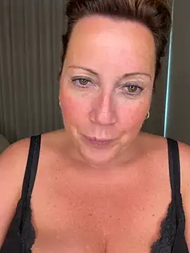 xsexycurvymilf online show from July 28, 2026, 1:54 pm