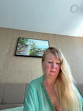EmmaInLove23 online show from June 7, 2026, 1:54 am