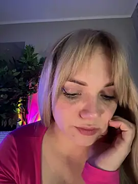 Snapshot of Juuice chatting on November 15, 2025, 8:27 pm Juuice online show from November 15, 2025, 8:27 pm