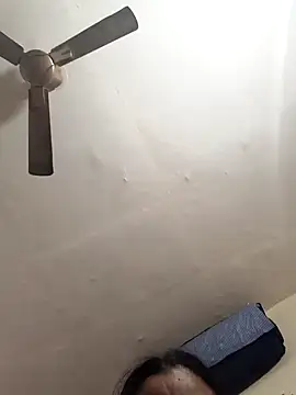 Snapshot of _Redwine_ chatting on February 12, 2025, 6:51 pm Redwine online show from February 12, 2025, 6:51 pm