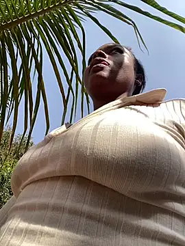 Snapshot of Dellah26 chatting on February 8, 2025, 12:17 pm Dellah26 online show from February 8, 2025, 12:17 pm