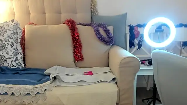 Snapshot of emmita69_ chatting on December 17, 2024, 6:31 pm emmita69 online show from December 17, 2024, 6:31 pm