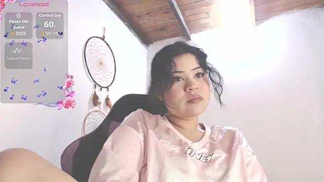 Snapshot of Amara18_ chatting on November 15, 2025, 9:17 am Amara18 online show from November 15, 2025, 9:17 am