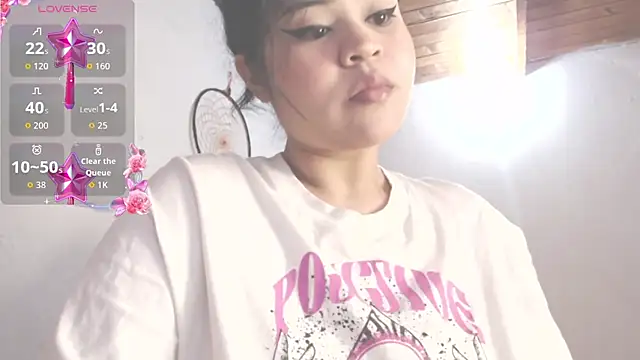 Snapshot of Amara18_ chatting on December 2, 2025, 1:39 pm Amara18 online show from December 2, 2025, 1:39 pm