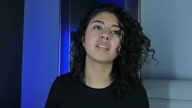 Snapshot of Amareto_ chatting on January 17, 2026, 6:44 pm Amareto online show from January 17, 2026, 6:44 pm