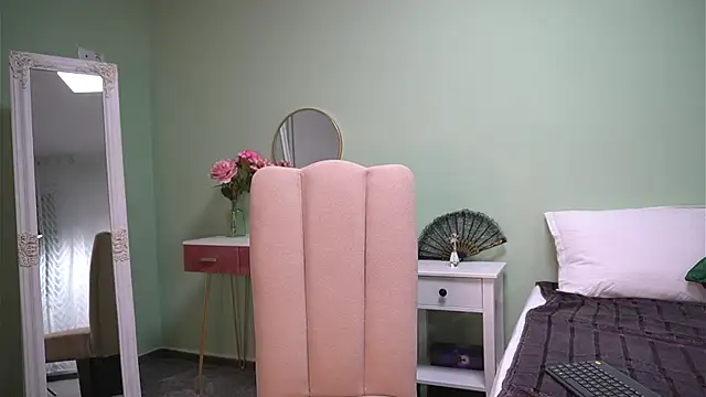 Snapshot of HaileyMoonn chatting on October 20, 2025, 4:02 am HaileyMoonn online show from October 20, 2025, 4:02 am