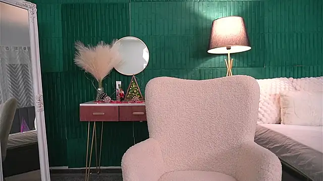 HaileyMoonn online show from December 19, 2025, 3:35 am