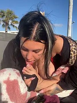 sexynalaa online show from December 25, 2024, 1:41 pm