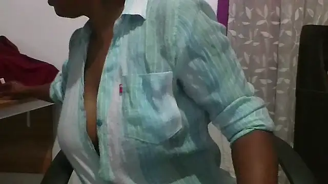 angelsilvia online show from November 21, 2025, 7:07 am