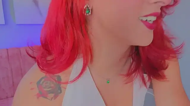 Juliana Saenzz online show from November 4, 2025, 2:38 pm