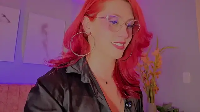 Juliana Saenzz online show from November 25, 2025, 4:01 am