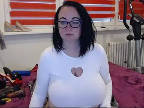 Snapshot of Alexie33 chatting on January 20, 2025, 12:07 pm Alexie33 online show from January 20, 2025, 12:07 pm