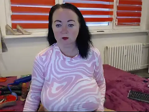 Snapshot of Alexie33 chatting on February 1, 2025, 10:05 am Alexie33 online show from February 1, 2025, 10:05 am