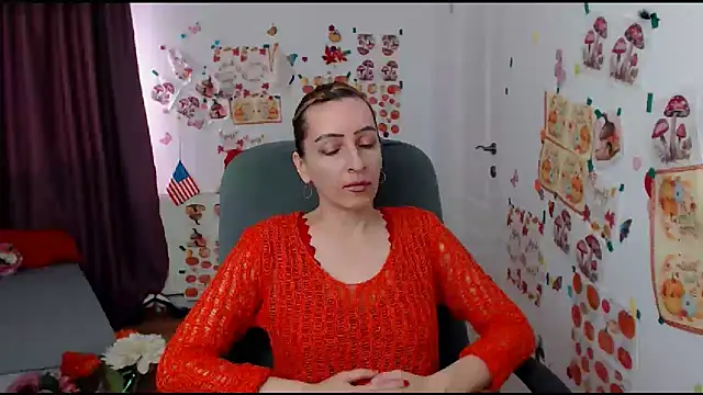 Snapshot of EvelynAngell chatting on September 15, 2025, 6:02 am EvelynAngell online show from September 15, 2025, 6:02 am