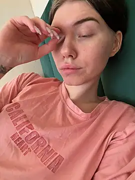 Lisaaa Alisa online show from February 25, 2026, 4:11 am