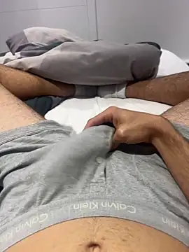 h0rnyguy001 online show from October 19, 2025, 9:37 pm