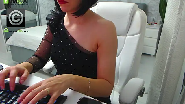 Snapshot of Ellysse_ chatting on October 7, 2025, 8:44 am Ellysse online show from October 7, 2025, 8:44 am