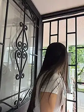 LittleDoll    online show from April 8, 2026, 12:05 pm