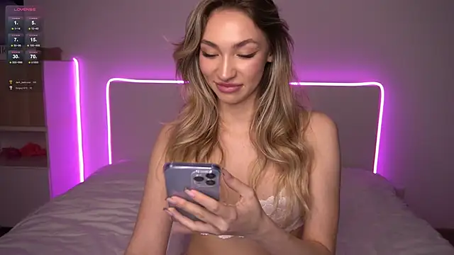 Snapshot of bailey_kat chatting on January 7, 2025, 9:03 pm bailey kat online show from January 7, 2025, 9:03 pm