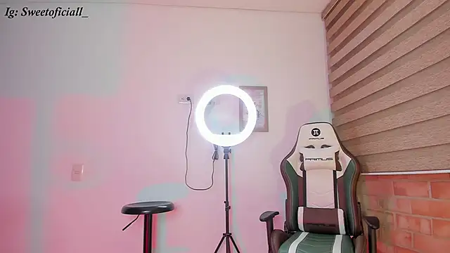 Sweet  giirl online show from April 28, 2026, 2:27 am