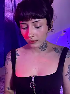 LiliJones  online show from October 7, 2025, 5:32 pm