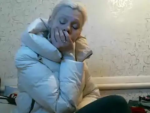 Snapshot of Julie_Silver chatting on February 10, 2025, 7:38 pm Julie Silver online show from February 10, 2025, 7:38 pm
