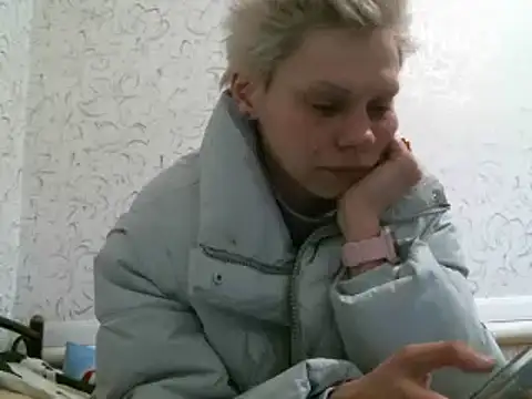 Snapshot of Julie_Silver chatting on March 4, 2025, 10:57 am Julie Silver online show from March 4, 2025, 10:57 am