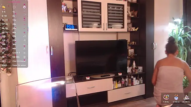 Snapshot of SheilaRyan chatting on October 19, 2025, 5:08 am SheilaRyan online show from October 19, 2025, 5:08 am