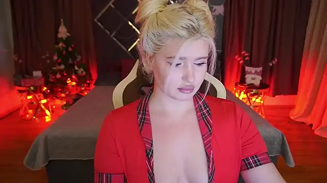 CocoSecretss online show from December 16, 2025, 2:22 pm