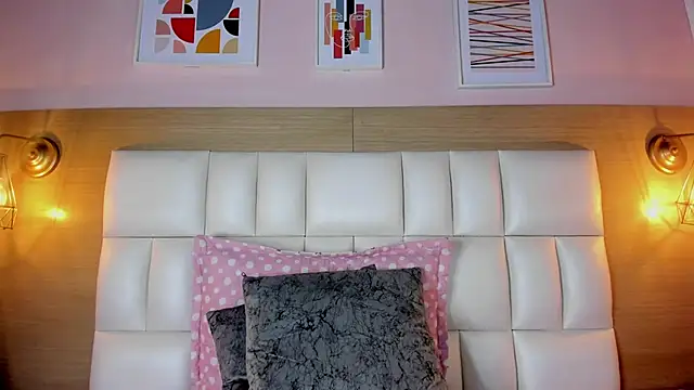 Snapshot of Dollar-girl chatting on January 22, 2025, 4:12 pm Dollar-girl online show from January 22, 2025, 4:12 pm