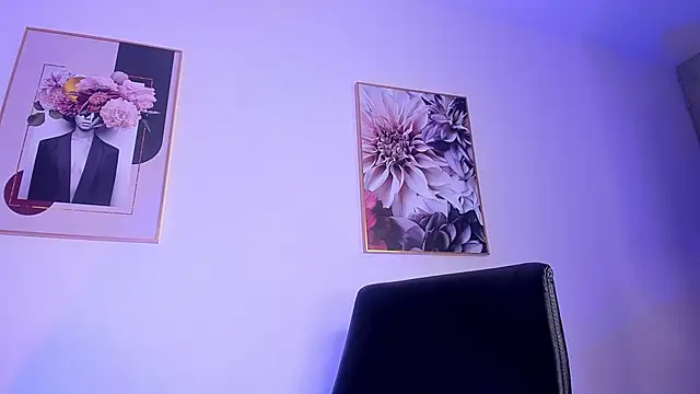 Dollar-girl online show from April 4, 2026, 1:19 pm