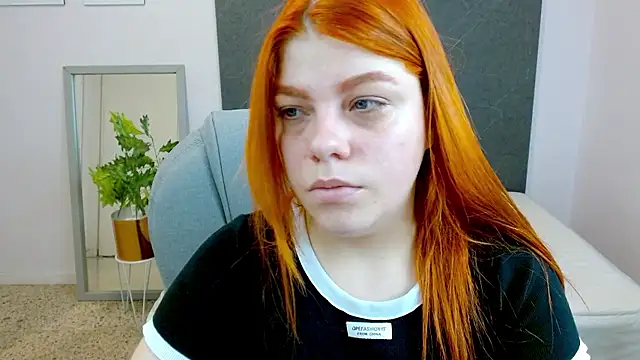 Snapshot of lucie_nicolls chatting on December 2, 2024, 8:22 pm lucie nicolls online show from December 2, 2024, 8:22 pm