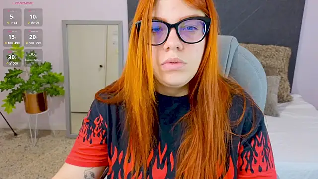 Snapshot of lucie_nicolls chatting on December 18, 2024, 8:25 pm lucie nicolls online show from December 18, 2024, 8:25 pm