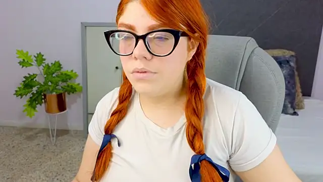 Snapshot of lucie_nicolls chatting on December 21, 2024, 8:00 pm lucie nicolls online show from December 21, 2024, 8:00 pm