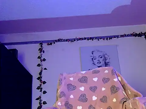 Snapshot of slybin_ chatting on May 5, 2026, 2:19 am slybin online show from May 5, 2026, 2:19 am
